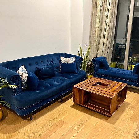 Luxury Master Bedroom With Bathtub N Private Entry Gurgaon Ngoại thất bức ảnh